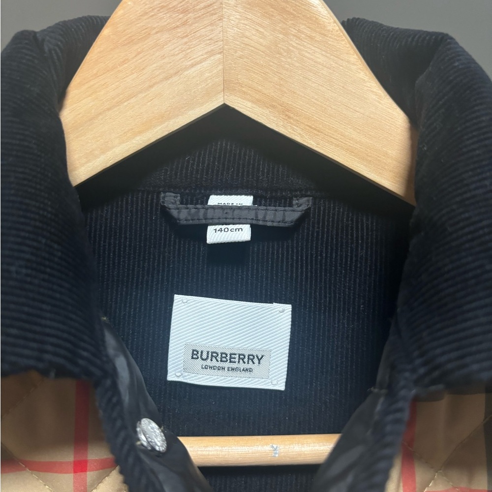 Burberry Check Nylon Quilted JacketPrice
Colour: Archive Beige/Black - Picture 4 of 7